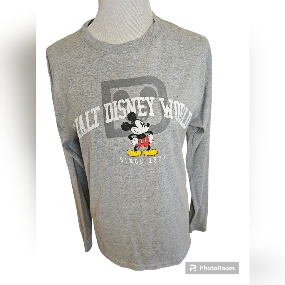 Vintage Hanes Walt Disney pullover long sleeve T Shirt size Med.